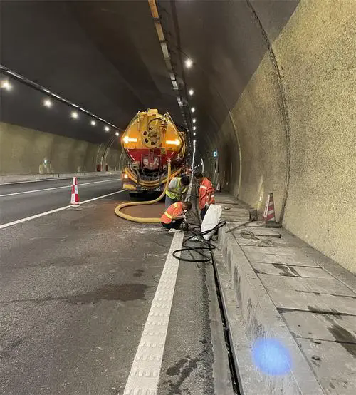 叶集隧道排水渠清淤